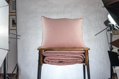 Poszewka na poduszkę różowa z lamówką 70x80